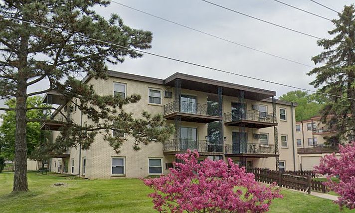 1st image of 380 Larpenteur Ave W #1f9dd86bd