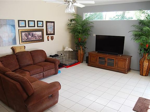 5th image of 121 Breezewood Dr