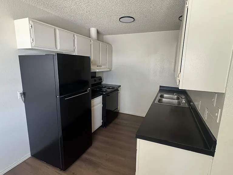 Chapparal Apartments — Photo 34