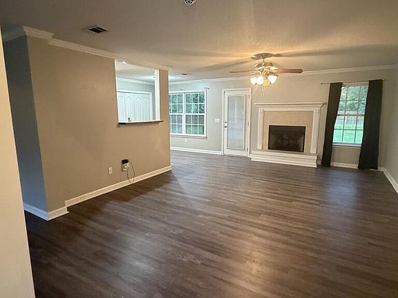 4th image of 306 Carson St NE
