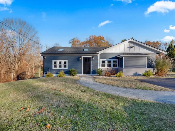 594 Pleasant St, Leominster, MA 01453