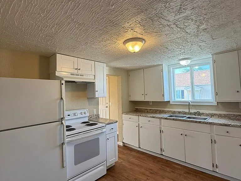 2306 J St — Photo 7