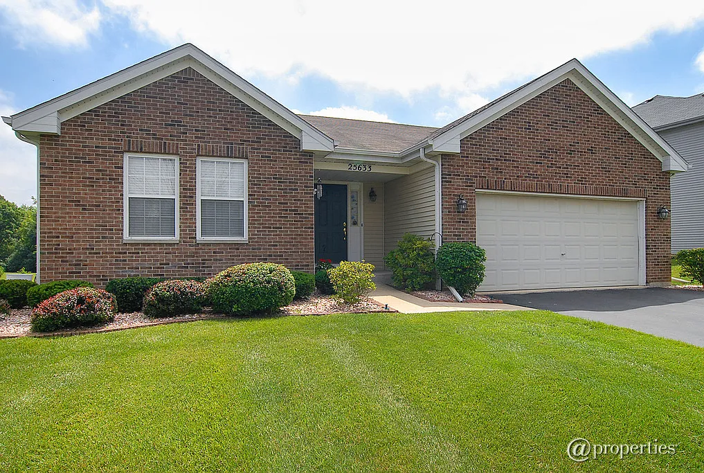 25633 W Bluestem Rd photo 1