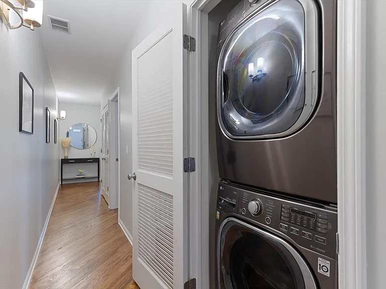 7028 N Ridge Blvd #2S — Photo 19