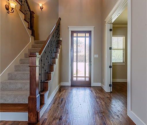 4th image of 417 Village Way