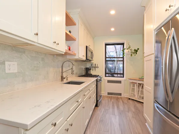 69-10 Yellowstone Boulevard image 1 of 19