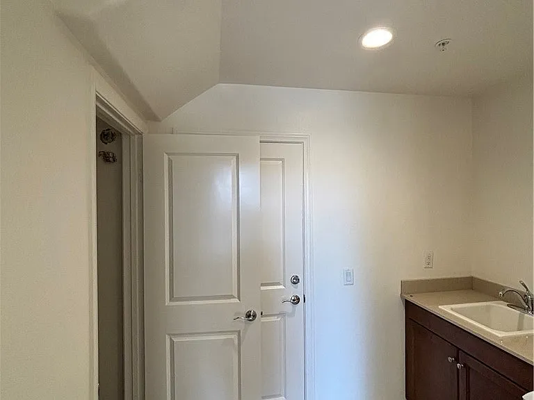 421 Camino Ruiz — Photo 5