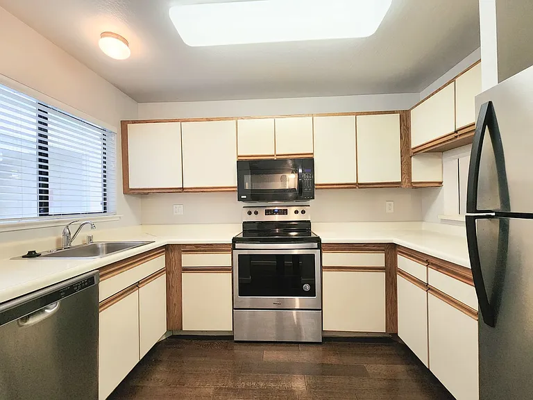 320 Peninsula Ave #213 — Photo 13