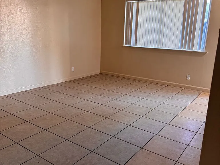 1115 W Simpson Ave — Photo 19