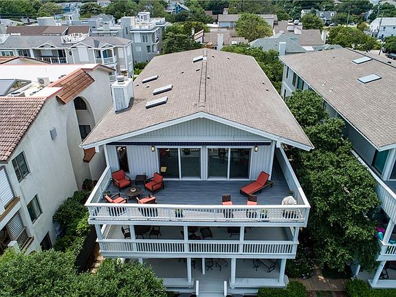 Expansive deck for entertaining