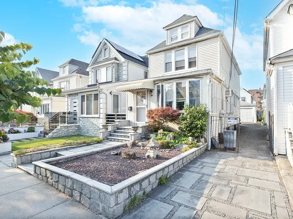 6277 Wetherole St, Rego Park, NY 11374