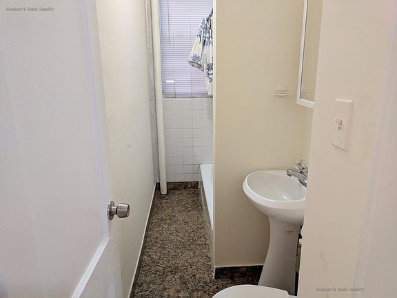 5th image of 35 Orkney Rd APT 2