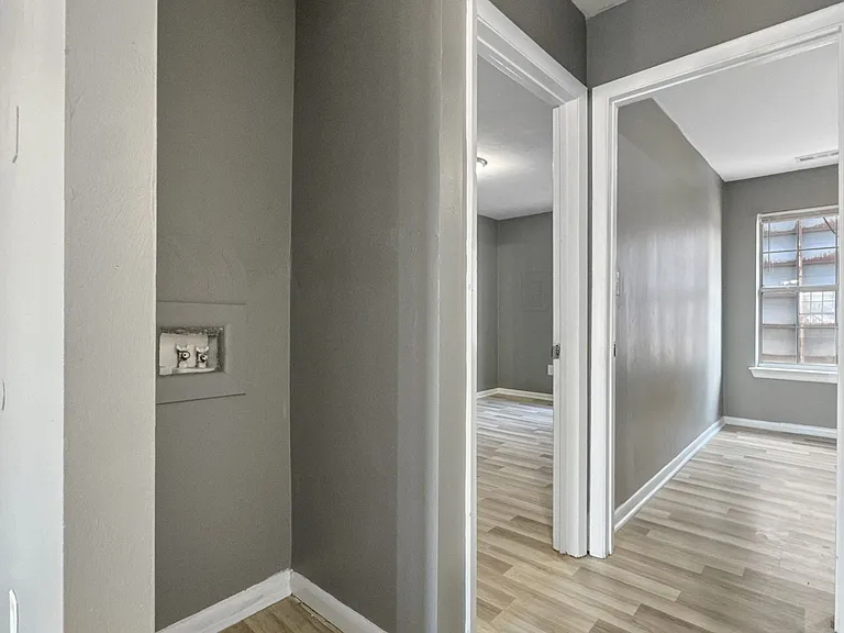 1100 Wilson Rd #7 — Photo 10