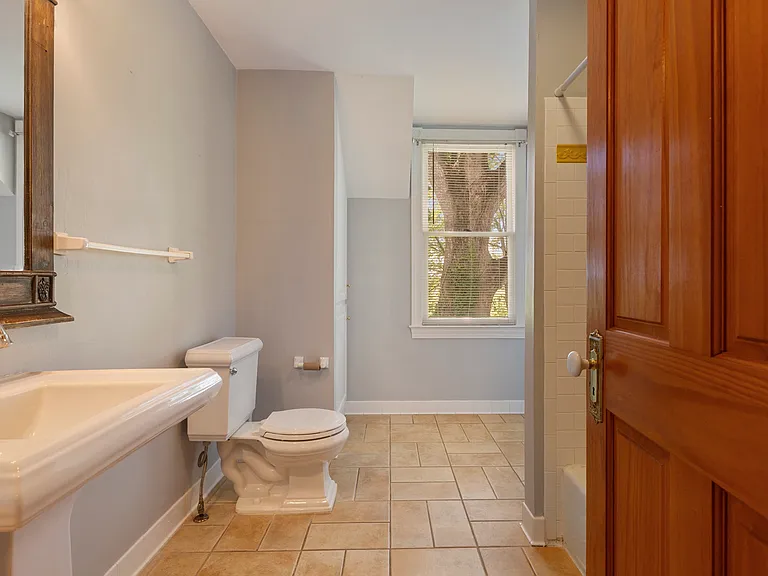 5820 Chamberlain Ln — Photo 49