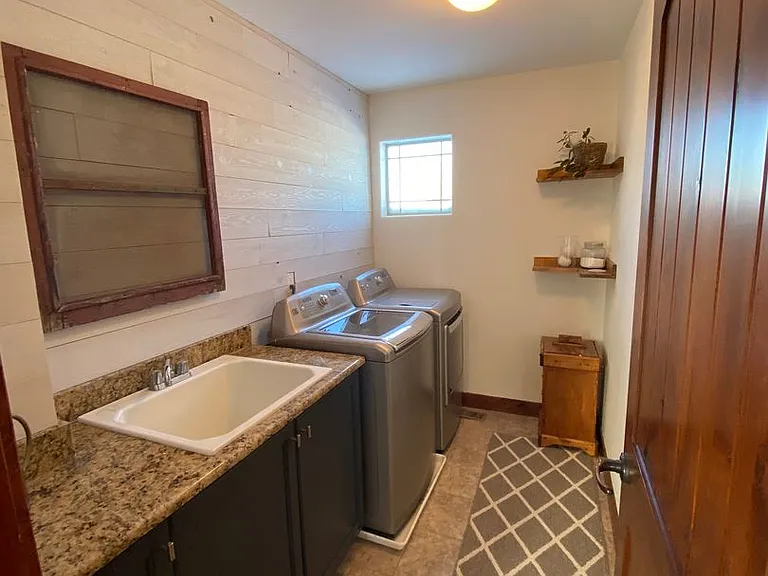 1363 Donegal St — Photo 11