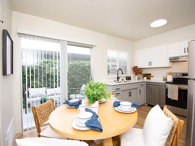 Stratford Villas Apartments — Photo 7
