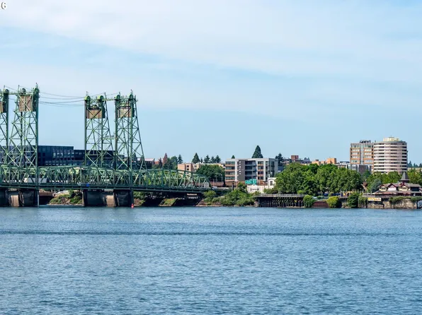 113 N Hayden Bay Dr, Portland, OR 97217