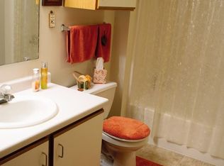 766 Cleveland Ave SW APT 204, Hutchinson, MN 55350