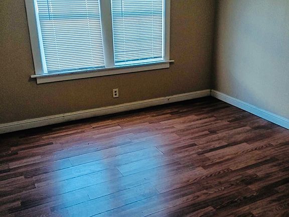 3rd image of 439 E 9th St #437