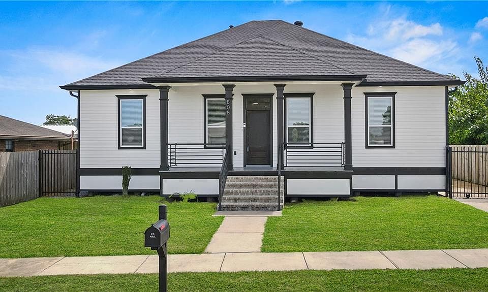 1st image of 808 Ellen Dr
