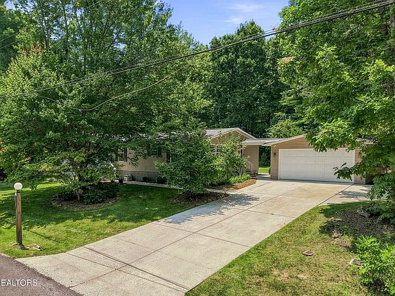 3rd image of 128 Prestonwood Dr