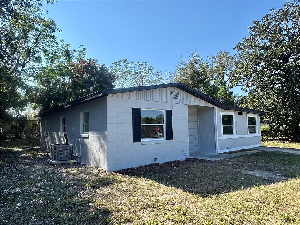 3 bed, 1.0 bath, 1160 sqft, $1,850 — Photo 2