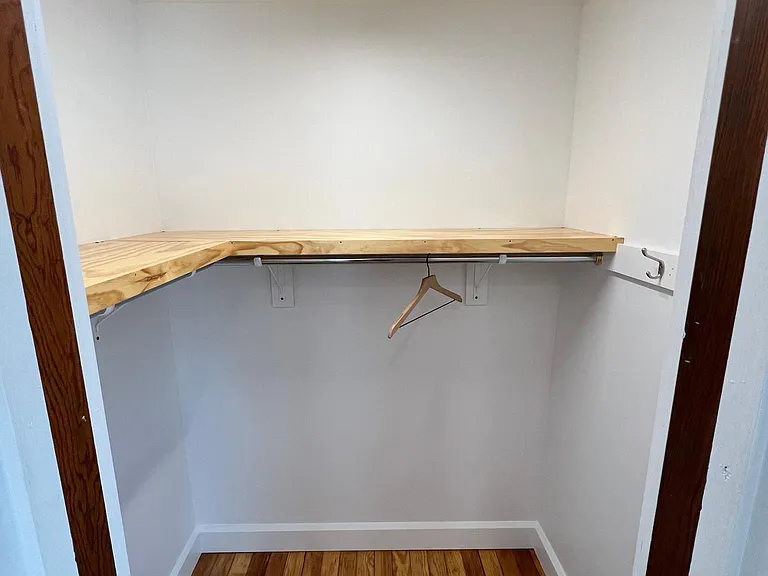 middle bedroom walk-in closet