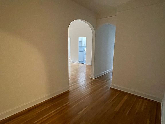 2nd image of 117 Park Ln S #1