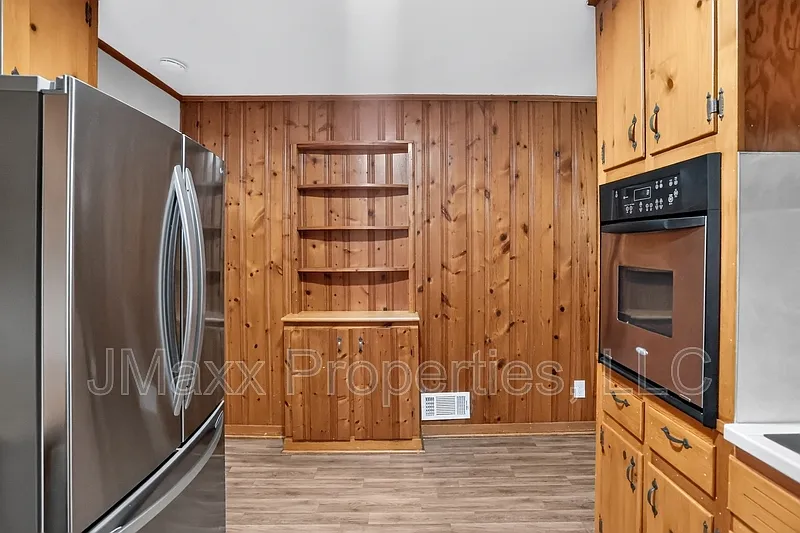 3 bed, 2.0 bath, $2,850 — Photo 4