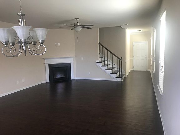 3rd image of 5915 Seabright Ln