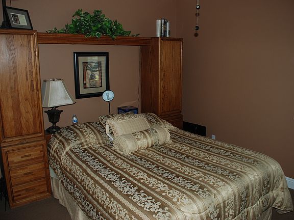 Guest bedroom