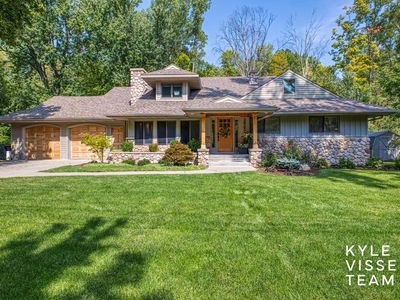 2863 Reeds Lake Blvd SE, East Grand Rapids, MI, 49506