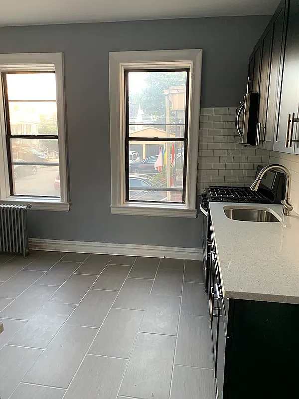 Building Photo - 143 Duncan Ave #1A