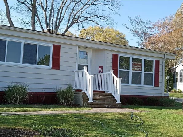 1661-168A Old Country, Riverhead, NY 11901