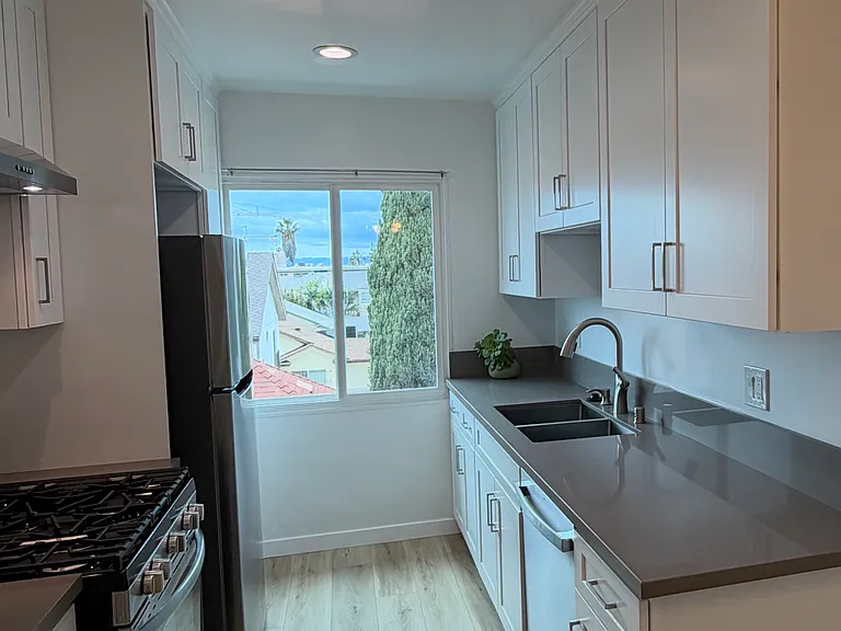 1161 N Hobart Blvd — Photo 20
