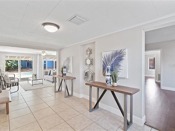 4th image of 709 Wessex Pl