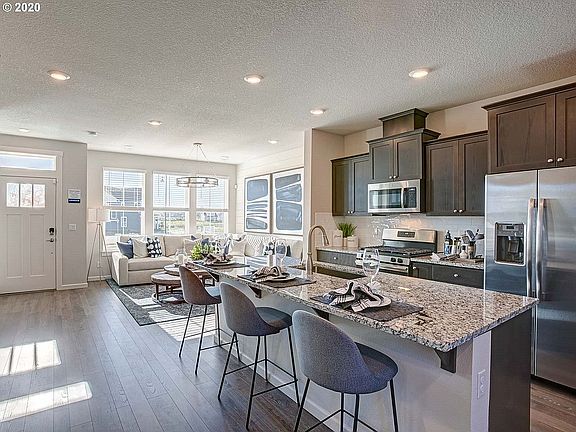 3rd image of 3429 SE Salmonfly Ln