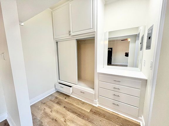 4th image of 1319 N Bronson Ave #206