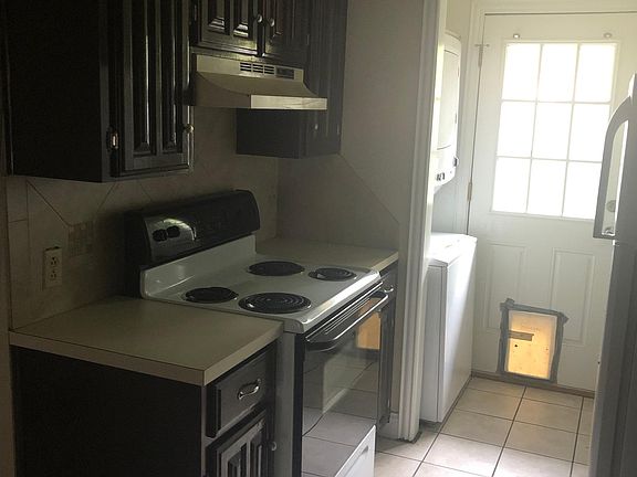 4th image of 54 Teakwood St