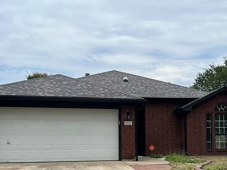 2410 Moonstone Dr — Photo 1