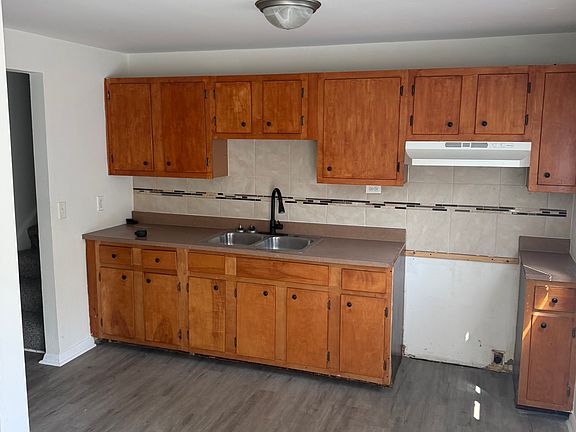 3rd image of 720 Southbriar Rd