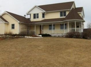 W5220 Windmill Ridge Rd, New Glarus, WI 53574