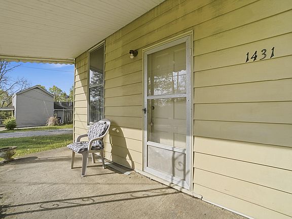 4th image of 1431 Garvey Ave