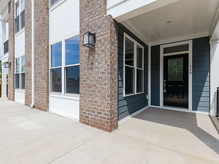1529 Porter St #A — Photo 2