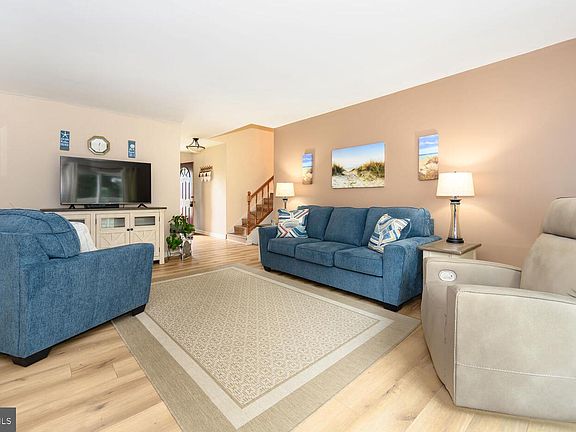 3rd image of 7347 Shirley Dr