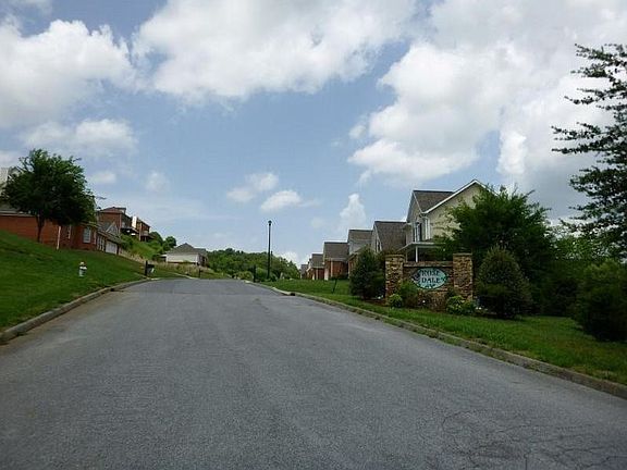 2nd image of 4744 Sterling Ln