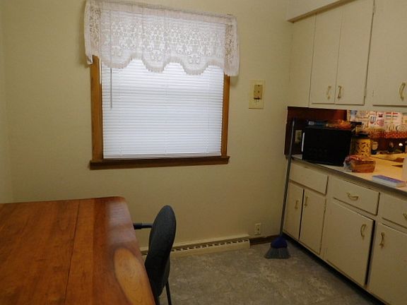 5th image of 1013 E Livingston St