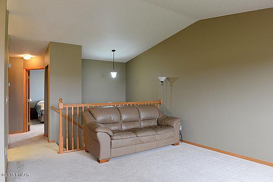 4th image of 1036 41st Ave W