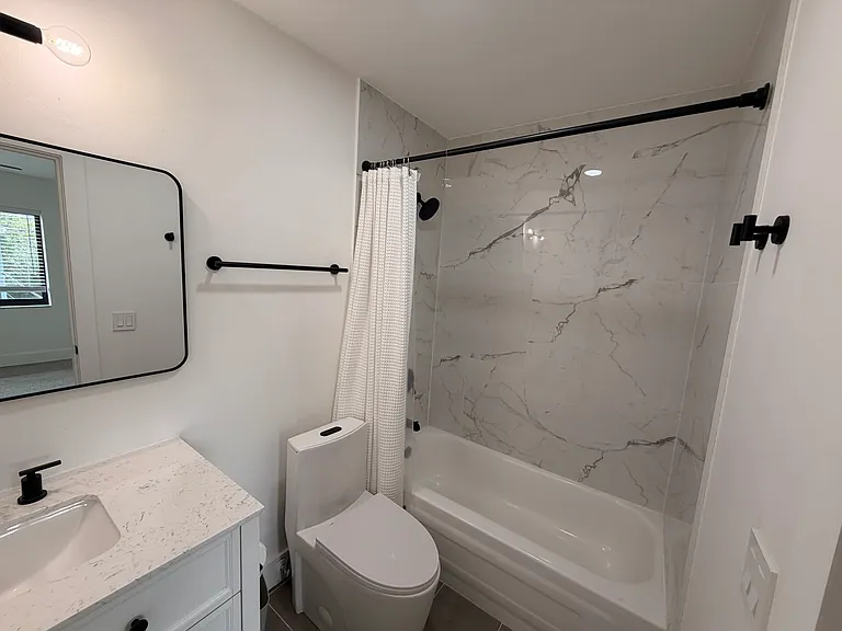 604 NE 9th Ave #3 — Photo 28