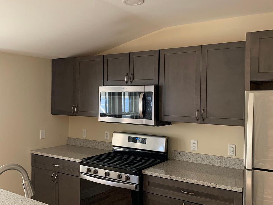 1st image of 261 S Winooski Ave #2